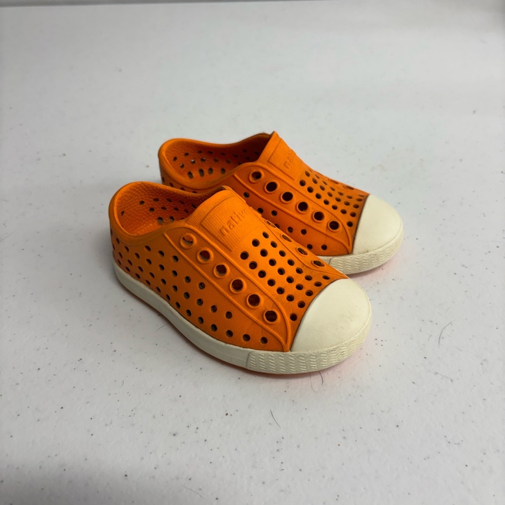 Native Jefferson Orange Sandals Child Size 5